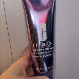 Clinique Take the Day Off Cleansing Mousse in Iridescent Purple
